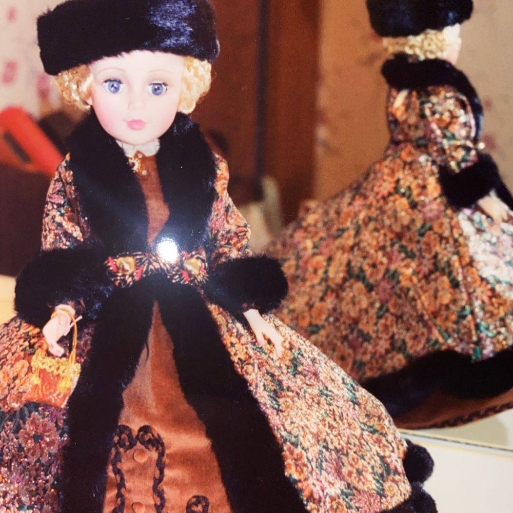 2 Madame Alexander dolls boxes included - Picture 5 of 5